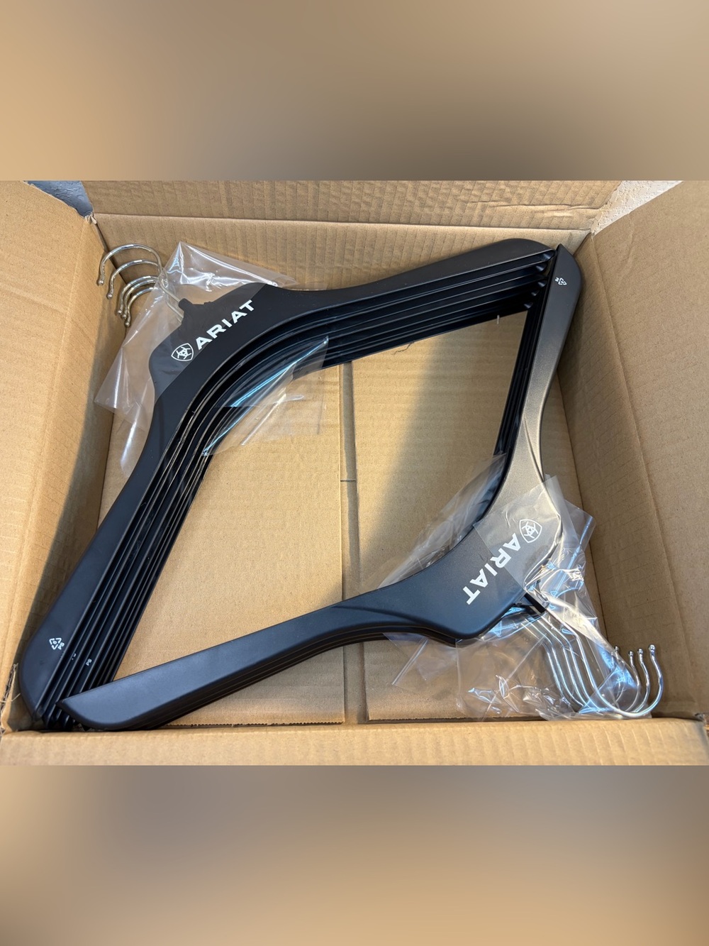 ARIAT Logo Western Wear Plastic Metal Neck Clothes Hangers Pack Of 10 NEW In Box